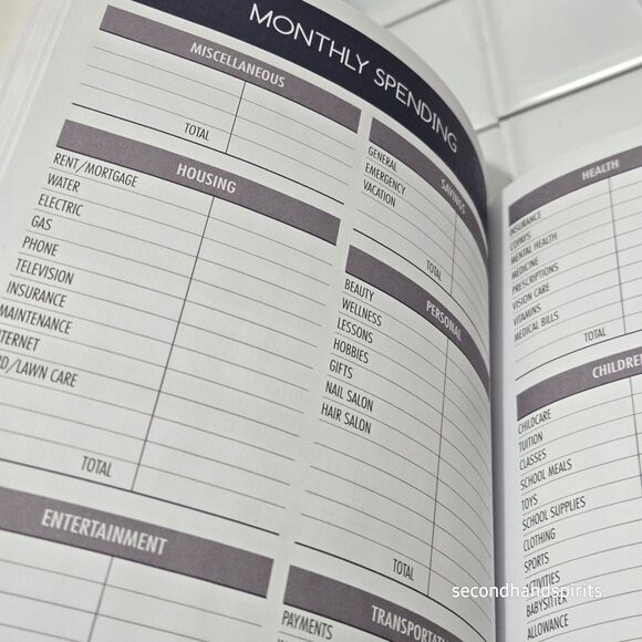 Pen And Gear Budget Planner 12 Months 5.5" x 7.5" Undated W Pen And Holder - Picture 7 of 7